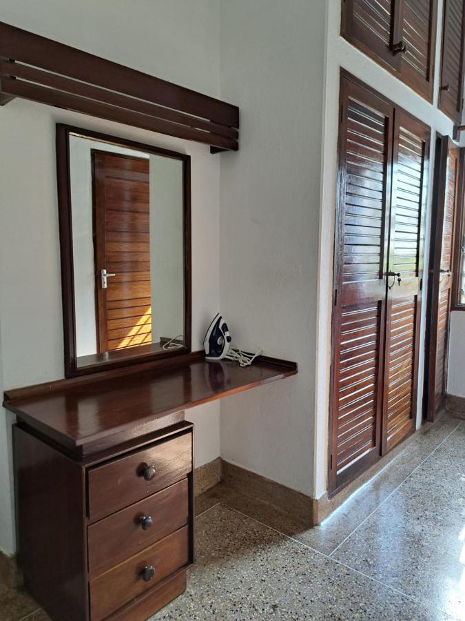 Halisi Stays 1Bed Near Sgr/Airport Mombasa Kültér fotó