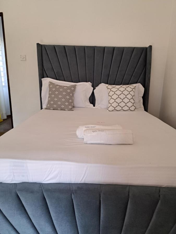Halisi Stays 1Bed Near Sgr/Airport Mombasa Kültér fotó